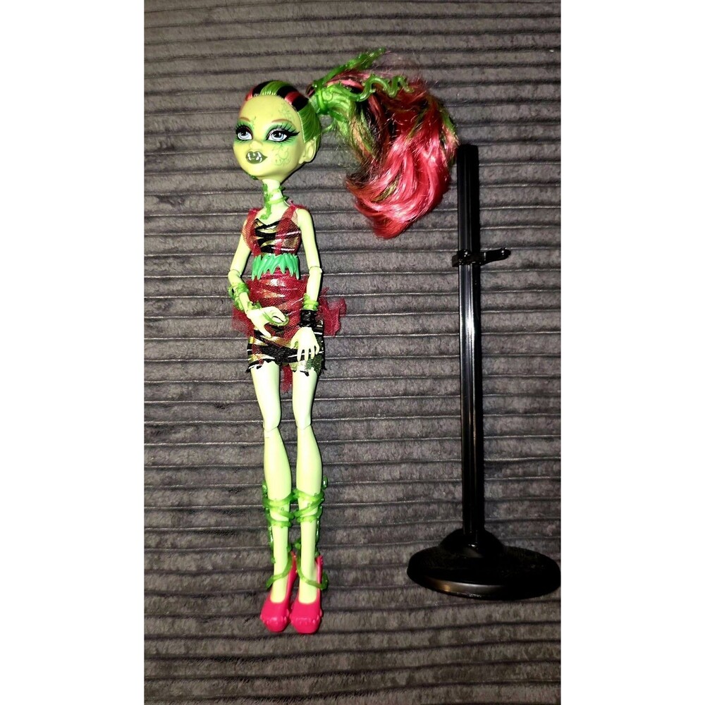 Monster High Zombie Shake Venus McFlytrap with Stand